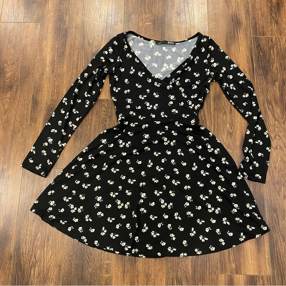 Rebel Sugar long sleeve faux wrap dress size small black floral Simons short